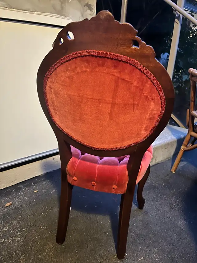 Vintage Victorian Chair in Chairs & Recliners in Oakville / Halton Region - Image 6