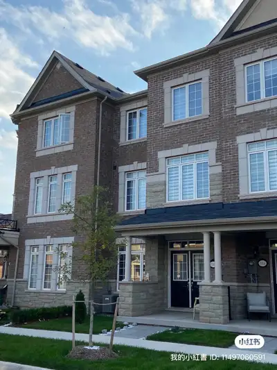 Modern Freehold townhouse for lease in Oakville starting July 1