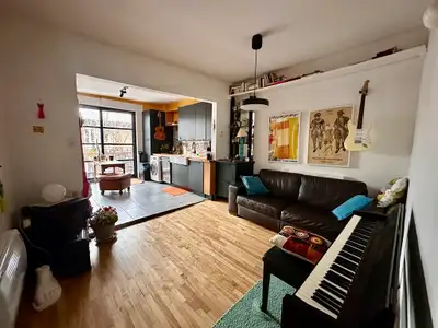 A condo ideally located in the heart of Promenade Masson. For 1 person or a couple King size bed Les...