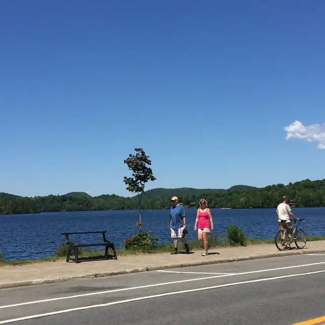 Grand condo 51/2, INCLU WIFI PRO ILLIMITÉ, Parking Privé/déneigé in Long Term Rentals in Laurentides - Image 5