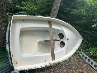 Made by Vandestadt & Mcgruer Model: Shrimp Length: 9' 7" Weight: 120lbs Year: 1972 Built in Owen Sou...