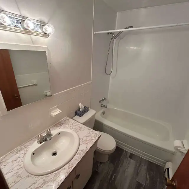 1 Bed 1 Bath Unit with Balcony