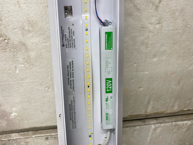 4’ Led lights in Electrical in Oshawa / Durham Region - Image 2