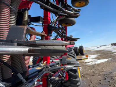 Fertilizer and Seed points for Vaderstad (SeedHawk) forsale, Points are a couple years old. Lots of...