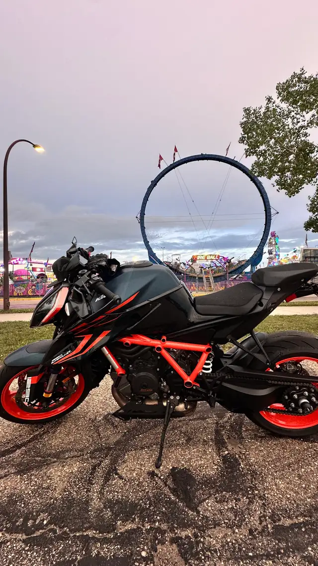 KTM 1290 superduke evo R 2022 in Sport Bikes in Calgary - Image 3