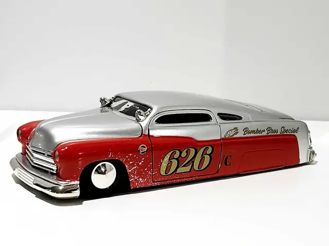 Jada 1951 Mercury Hot Rod Bomber Bros. 1:24 diecast model 
