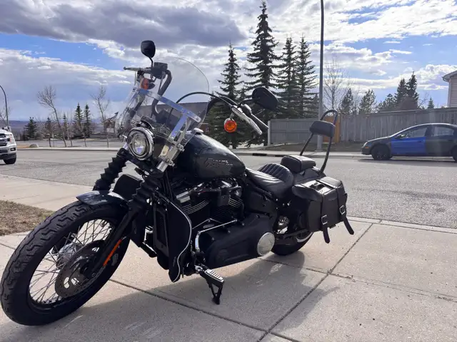 Harley-Davidson Street Bob FXBB in Street, Cruisers & Choppers in Calgary - Image 4