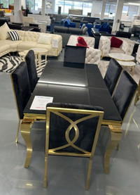 Table noire avec 6 chaises noires et dorées ! Financement 0%