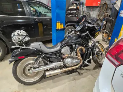 LIT TRES BIE LE ANNONCE!!! HARLEY DAVIDSON V-ROD A VENDRE OU ECHANGE, 22K PAS BEAUCOUP DE MILAGE, BA...