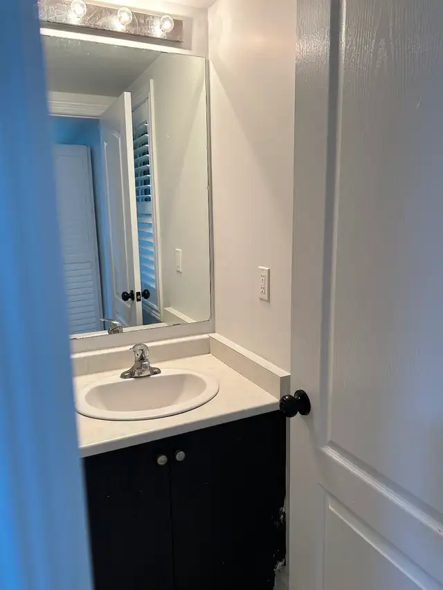 Walkout basement for rent in Room Rentals & Roommates in Mississauga / Peel Region - Image 6