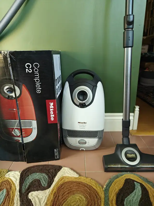 Miele Complete C2 Vacuum (Hardfloor PowerLine, SFAE0) in Vacuums in City of Toronto - Image 4