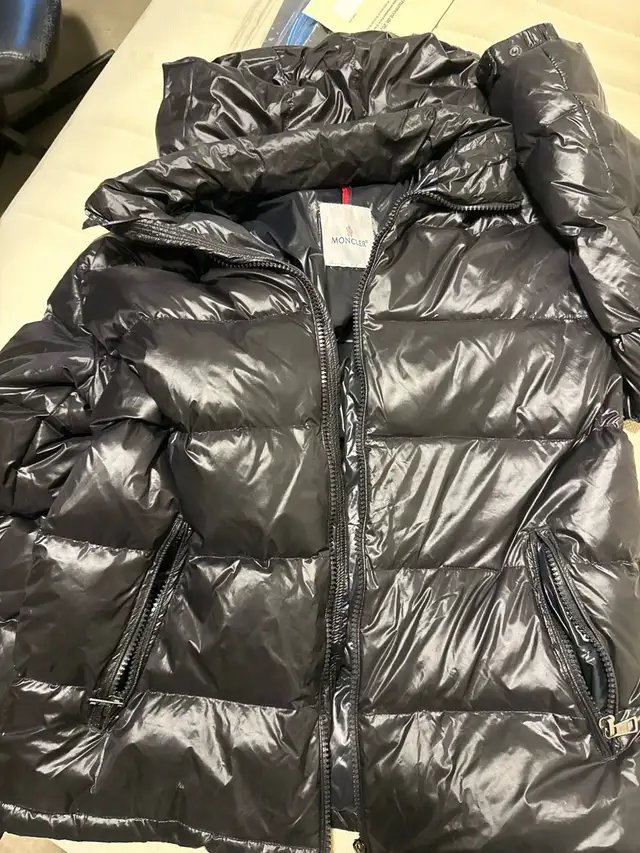 Moncler Maya Down Jacket Men Size: 6 in Men's in Mississauga / Peel Region - Image 3