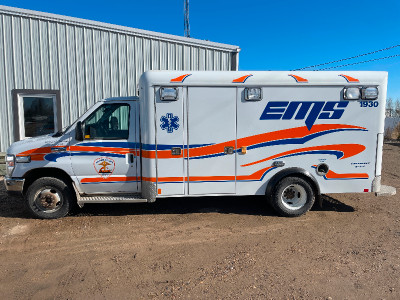 2014 Ford E350 Ambulance (gas engine)