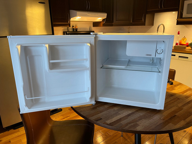Mini-frigidaire Master Chef à vendre dans Réfrigérateurs  à Ville de Montréal - Image 2