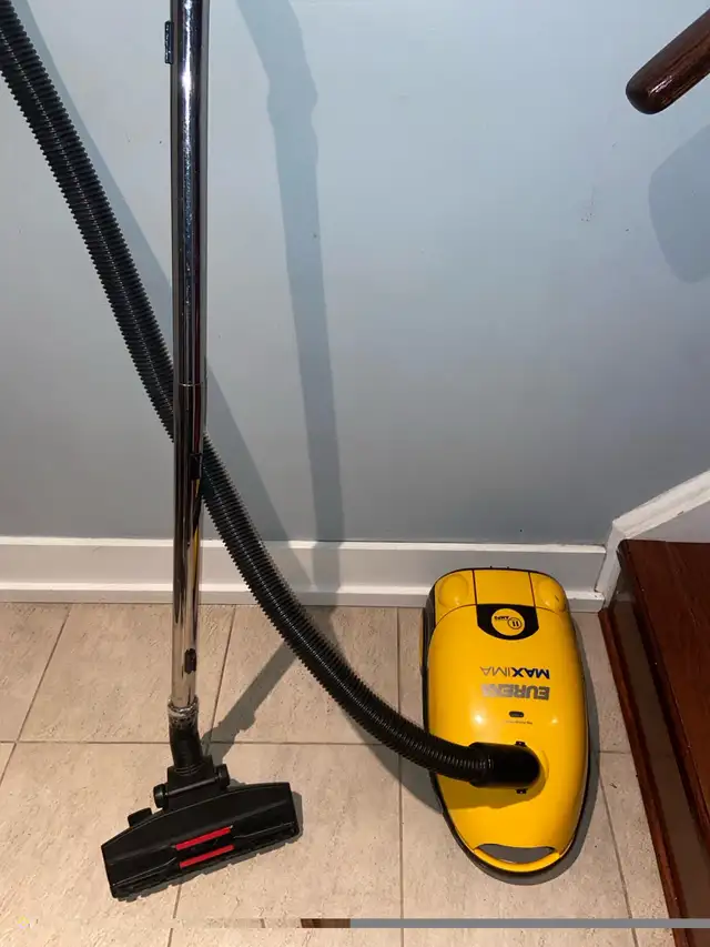 Eureka Maxima Model 972,B Vacuum Cleaner473663640511467521