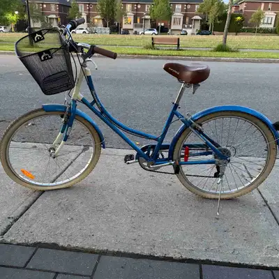 Classic Cruiser Bike – Needs Minor TLC Stylish step-through cruiser bike with vintage vibes – a perf...