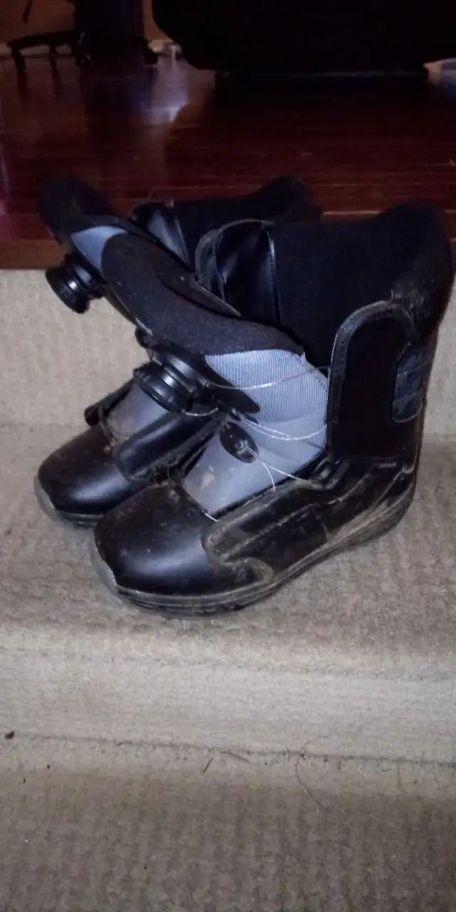 Snowboard boots kids 5.0 US in Snowboard in Strathcona County - Image 2