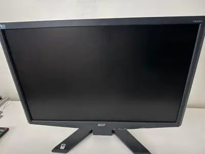 Acer Monitor used. Works with cable type - DVI or AVI