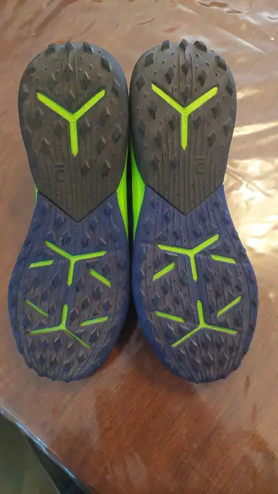 Kipsta indoor soccer shoes for teens, View more