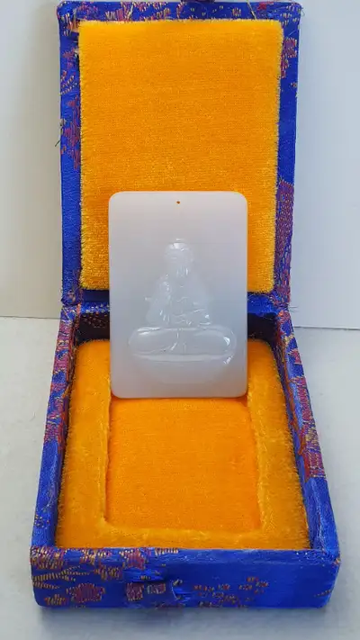 I am offering a beautifully hand-carved Chinese celadon jade plaque/pendant from my personal collect...