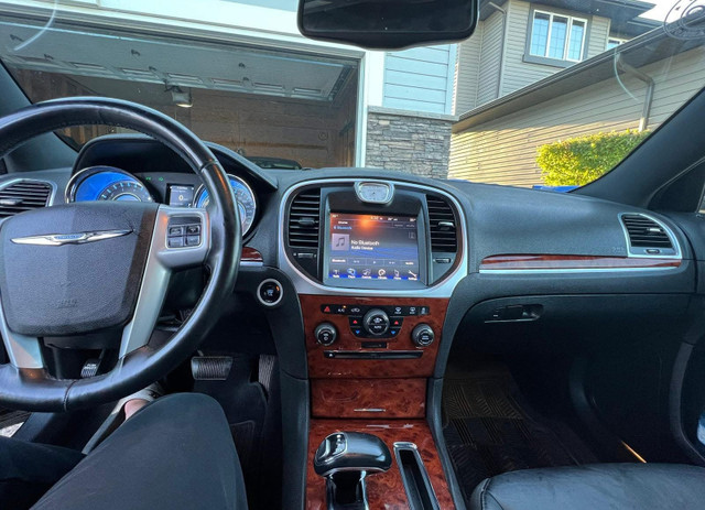 crysler 300 for sale 2014 in Cars & Trucks in Kitchener / Waterloo - Image 3