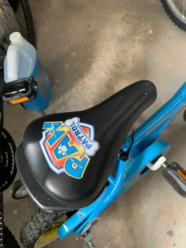12” kids bike with training wheels  in Kids in London - Image 5