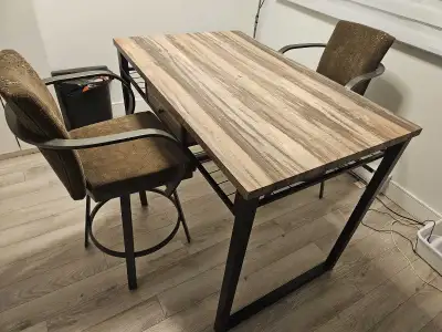 Selling dinning room table throwing in the chairs must pick up had it for 3 months fairly new,gettim...