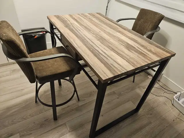 dinning room table and chairs in Dining Tables & Sets in Laval / North Shore - Image 2