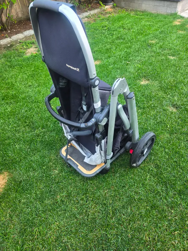 Title: UPPAbaby Vista V2 2020 – Good Condition – Accessories Inc in Strollers, Carriers & Car Seats in Oakville / Halton Region - Image 5