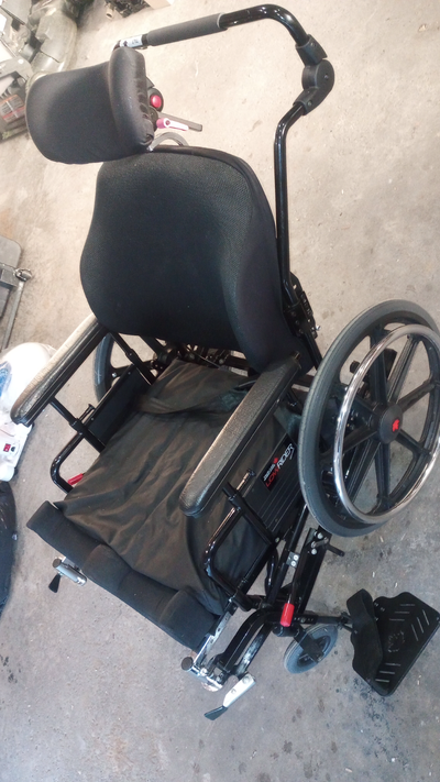 Maple leaf wheel chair, View more