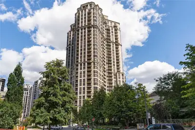 2.5 months early to mid July - end of September sublet of a fully furnished one bedroom condo apartm...