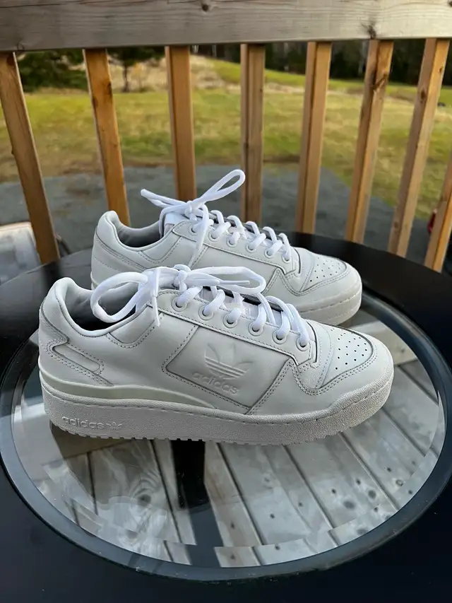 Adidas Forum Bold Triple White Logo Women's Sneakers 7.5 sz in Women's - Shoes in Cape Breton - Image 3