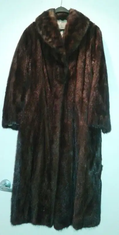 GENUINE MINK FUR COAT in Women's - Tops & Outerwear in Laval / North Shore - Image 3
