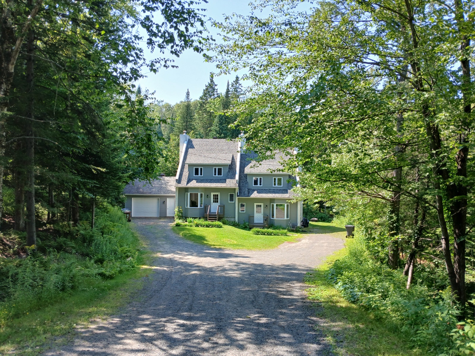 DUPLEX AVEC GARAGE A VENDRE A SAINT- SAUVEUR — photo 3