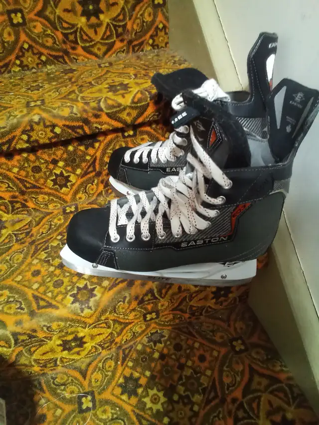 Hockey skates mens size 5,6,7,8,9,10 in Hockey in Sarnia - Image 6