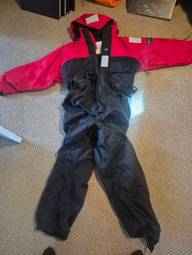 Helly Hanson Softex Winter Suit in Men's in Cole Harbour - Image 2