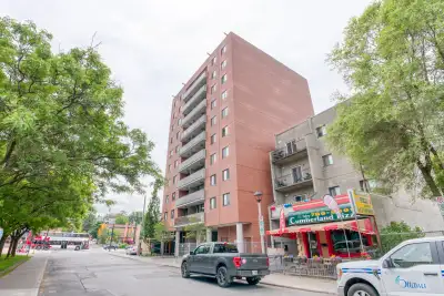 Affordable downtown 2 bed/2 bath apartment with garage parking!