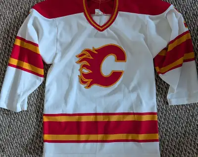 Joe Mullen Retro 1983 Calgary Flames Jersey Adult Small, View more