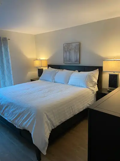 5 ½ MEUBLÉ + INTERNET : Appartement à louer – Disponible le 1er juillet 2025** Superbe appartement 5...