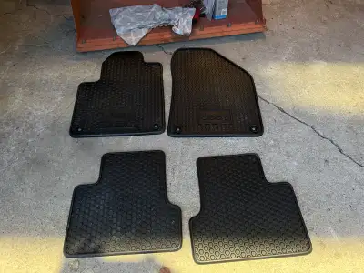 Brand new never used Floor mats from 2021 Jeep Cherokee trail hawk probably fit all Cherokee models...