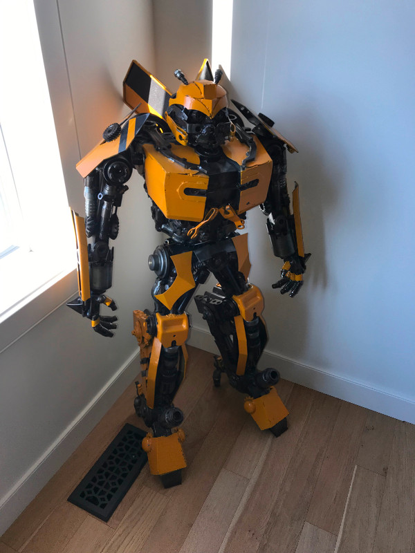 Transformer Scale Models Optimus Prime and Bumblebee. Toys & Games