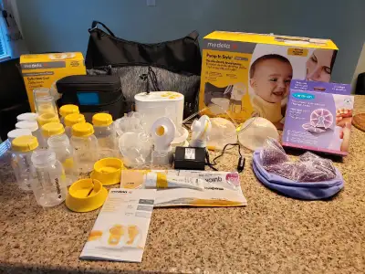 I'm selling a gently used Medela Pump In Style double electric breast pump, a reliable choice for nu...
