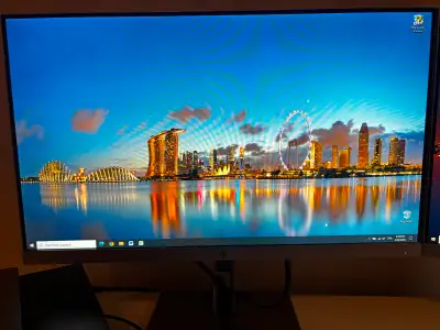 1  computer screen/ écran HP E233 Elite 23 in/po + cables, View more