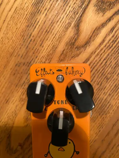 This little fella is right out of the oven ready to drive home that warm freshly baked tone. No scra...