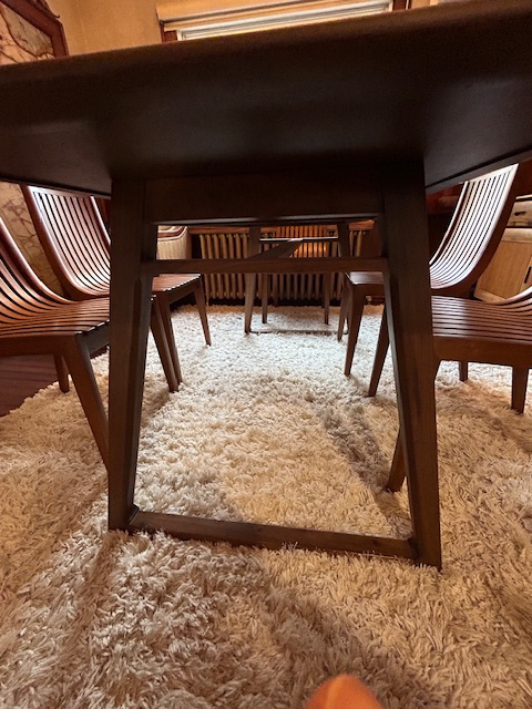 Walnut dining room table in Dining Tables & Sets in City of Toronto - Image 3