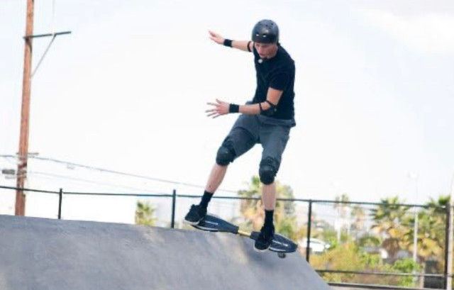 Razor Ripstik G Caster Board, Black in Skateboard in Saskatoon - Image 2
