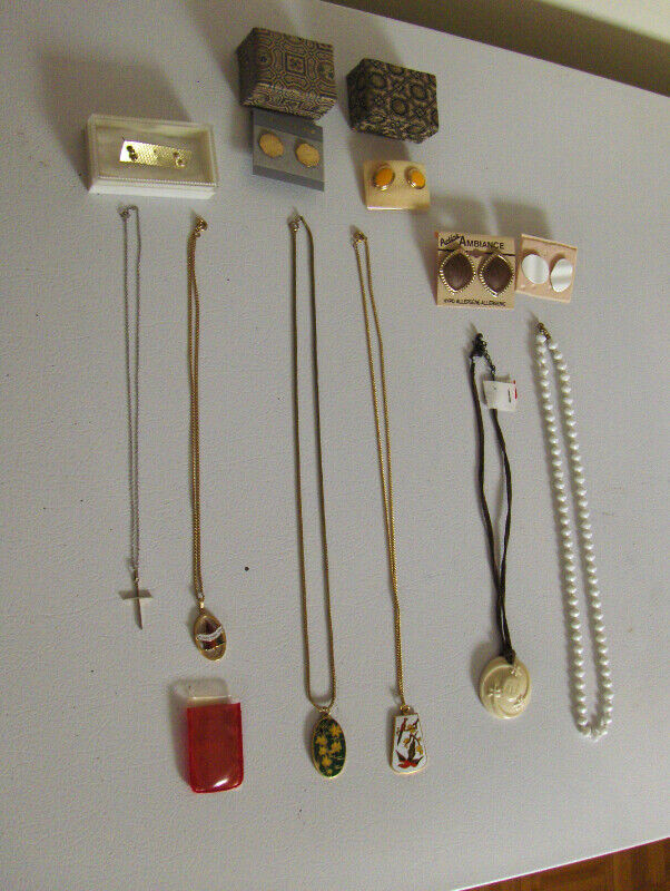 Bijoux montre bague collier boucle d’oreilles broche pendentif in Jewellery & Watches in Longueuil / South Shore - Image 2