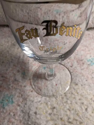 Le CALISE d EAU bénite Logo impeccable- first édition Text or call 450-369-0238