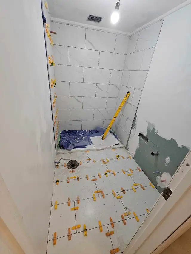 Tile installer 476380019850618888