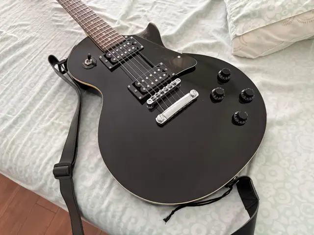 Univox Les Paul Style Guitar 63749434076419120